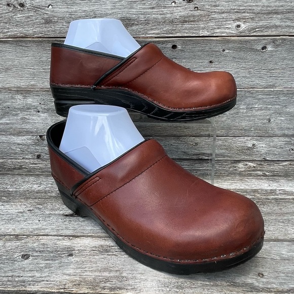 Dansko Shoes - DANSKO Cordovan Cabrio Nursing Clogs Brown Leather